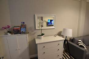 First - Slateford House Apartment