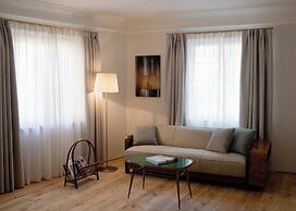 1477 Reichhalter Eat & Sleep