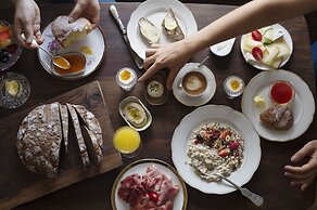 1477 Reichhalter Eat & Sleep