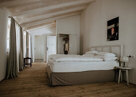 1477 Reichhalter Eat & Sleep