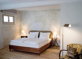 1477 Reichhalter Eat & Sleep