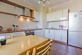 Hello Apartment on Kolomyazhskiy 26