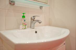 Hello Apartment on Kolomyazhskiy 26