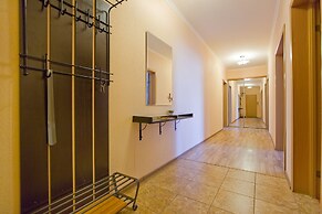 Hello Apartment on Kolomyazhskiy 26