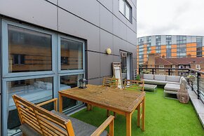 Bright 2 Bedroom Flat in Lambeth With Balcony