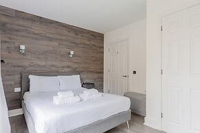 Bright 2 Bedroom Flat in Lambeth With Balcony