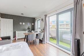 Bright 2 Bedroom Flat in Lambeth With Balcony