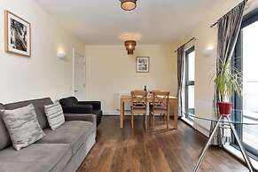 Bright 2 Bedroom Flat in Lambeth With Balcony
