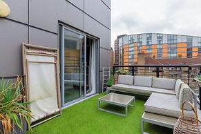 Bright 2 Bedroom Flat in Lambeth With Balcony