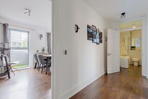 Bright 2 Bedroom Flat in Lambeth With Balcony