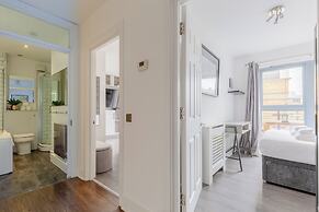 Bright 2 Bedroom Flat in Lambeth With Balcony
