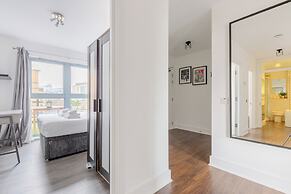 Bright 2 Bedroom Flat in Lambeth With Balcony