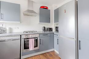 Bright 2 Bedroom Flat in Lambeth With Balcony