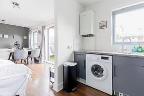 Bright 2 Bedroom Flat in Lambeth With Balcony