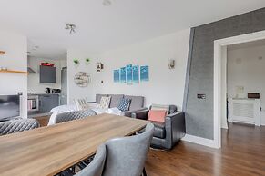 Bright 2 Bedroom Flat in Lambeth With Balcony