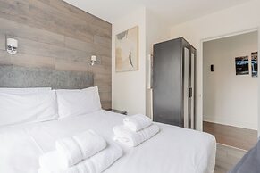 Bright 2 Bedroom Flat in Lambeth With Balcony