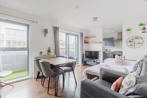 Bright 2 Bedroom Flat in Lambeth With Balcony
