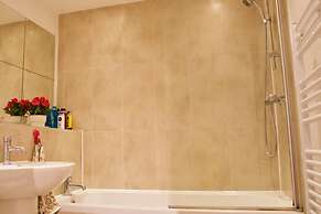 Bright, Spacious 2 Bedroom Apartment in Stockbridge