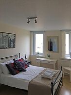 Bright, Spacious 2 Bedroom Apartment in Stockbridge