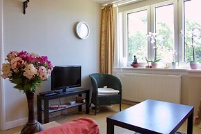 Bright, Spacious 2 Bedroom Apartment in Stockbridge