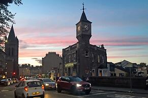 Bright, Spacious 2 Bedroom Apartment in Stockbridge