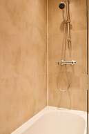 Bright, Spacious 2 Bedroom Apartment in Stockbridge