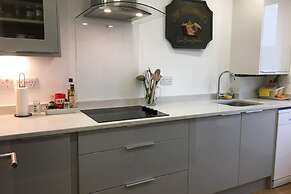 Bright, Spacious 2 Bedroom Apartment in Stockbridge