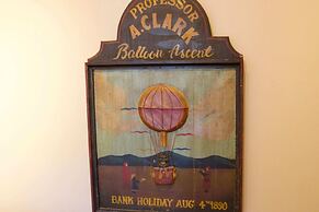 Bright, Spacious 2 Bedroom Apartment in Stockbridge