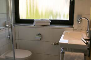 Haus am Wasserfall