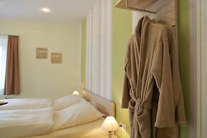 Pension Gasthof und Hotel Roter Hirsch
