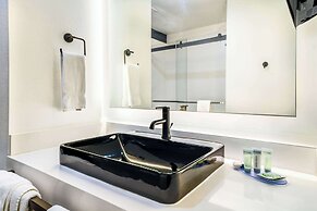 Hy-Lo Hotel, Ascend Hotel Collection