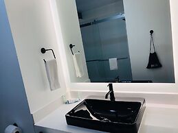 Hy-Lo Hotel, Ascend Hotel Collection