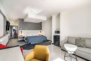 Hy-Lo Hotel, Ascend Hotel Collection