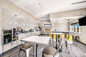 Hy-Lo Hotel, Ascend Hotel Collection