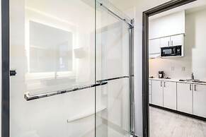 Hy-Lo Hotel, Ascend Hotel Collection