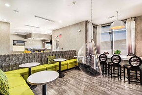 Hy-Lo Hotel, Ascend Hotel Collection