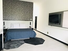 Hy-Lo Hotel, Ascend Hotel Collection