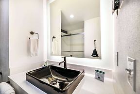 Hy-Lo Hotel, Ascend Hotel Collection