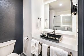 Hy-Lo Hotel, an Ascend Collection Hotel