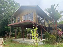 Uvita Oasis Retreat with Villa Cabins and Apartment