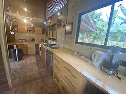 Uvita Oasis Retreat with Villa Cabins and Apartment