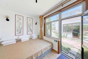 GuBei Water Town Revolution Hotel