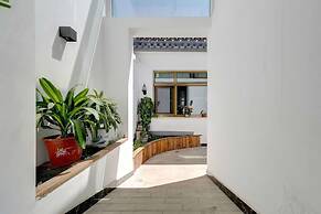 GuBei Water Town Revolution Hotel