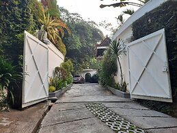 Yogyakarta Tropicana Villa