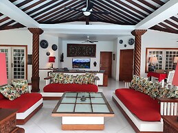 Yogyakarta Tropicana Villa