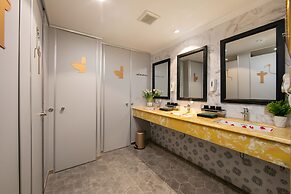 Little Charm Hanoi Hostel