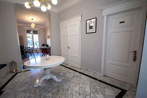 Compasso Suites
