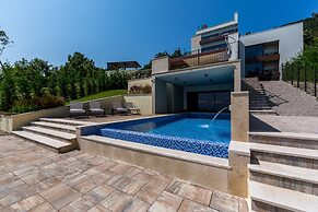 Villa AltaVista, Opatija - Seaview & Relax with Heated Pool and Privat