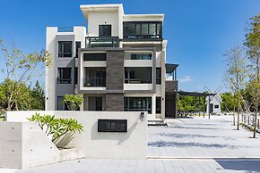 Follow the Cloud B&B