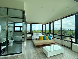 Follow the Cloud B&B